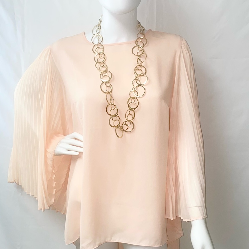 🎉NWOT Peach Pleated Blouse🎉